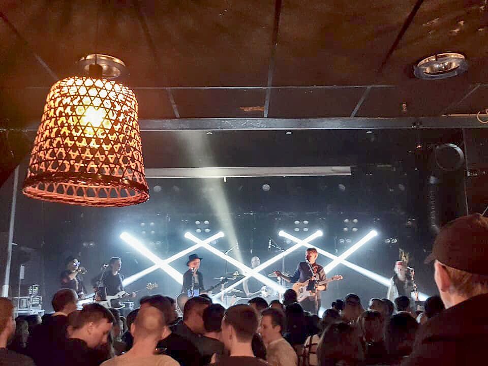 Klemet Anders Buljo fra Audioland forteller at publikumstallet har hatt en drastisk økning i år.
 Foto: Sámi Music Week