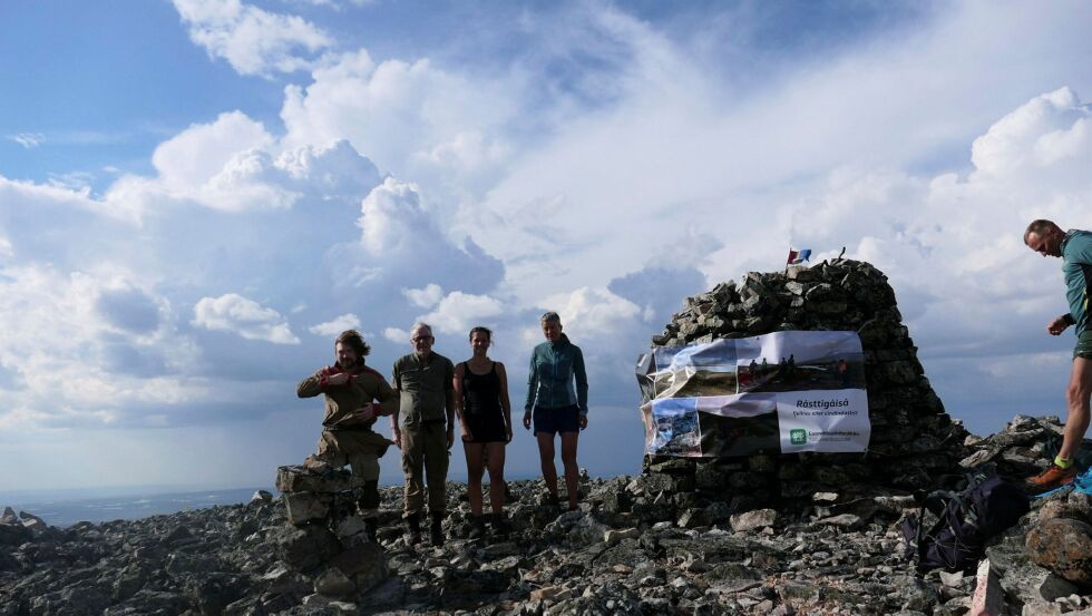 Naturvernforbundet og Norske Samers Riksforbund arrangerte i sommer en tur til Rásttigáisá for å protestere mot utbyggingsplanene for vindindustri der. Foto Sandrine Brocher Johansen