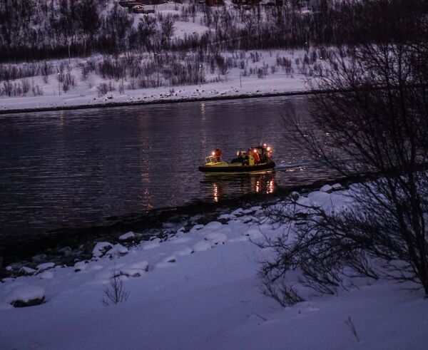 Kystvakta deltar i søket etter savnet mann i Kvalsund