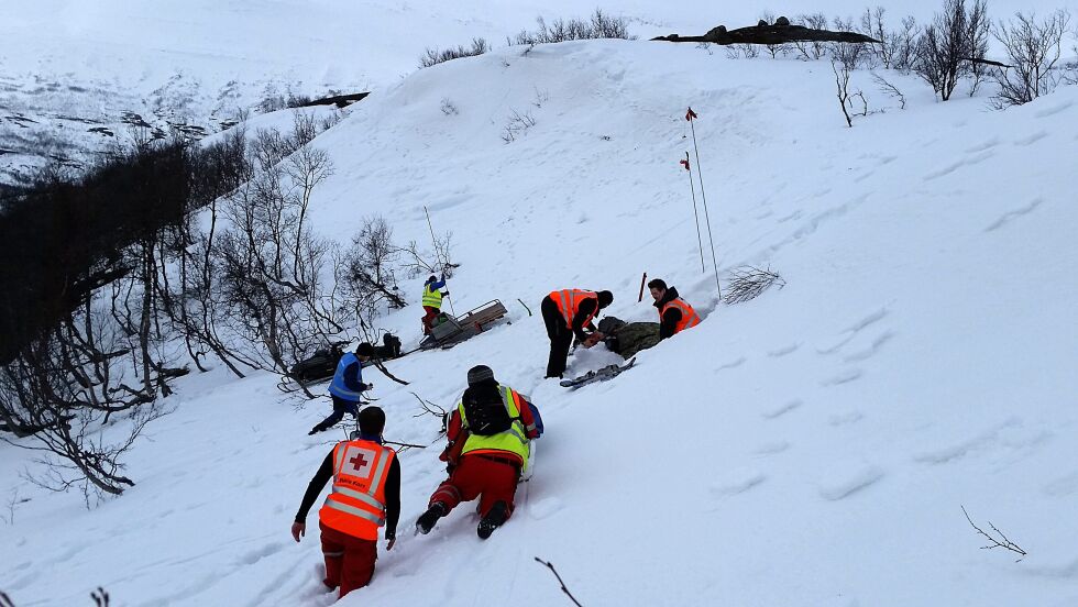 Her har skredet gått, og redningsarbeidet settes i gang.
 Foto: Privat