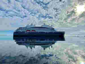 Verdens første isbrytende cruiseskip anløper Honningsvåg og Lakselv