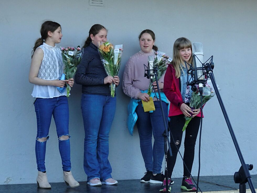 Av­gangs­ele­ve­ne Vic­to­ria, Emi­lie, So­fie og Ma­rie. FOTO: GRETHE SKAUGE
