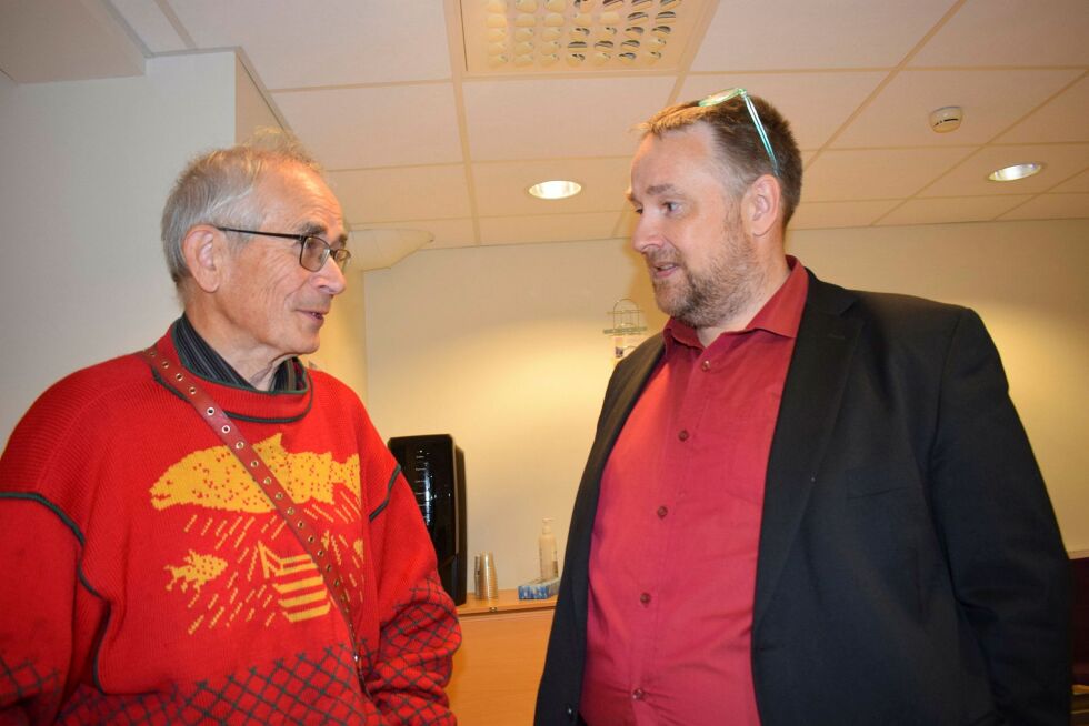 Carl E. Moks­nes (til høy­re) hud­flet­tet stat­ens pro­sess i sin vit­ne­for­kla­ring. Her sam­men med Stei­nar Pe­der­sen.
ALLE FOTO: Bir­git­te Wisur Olsen