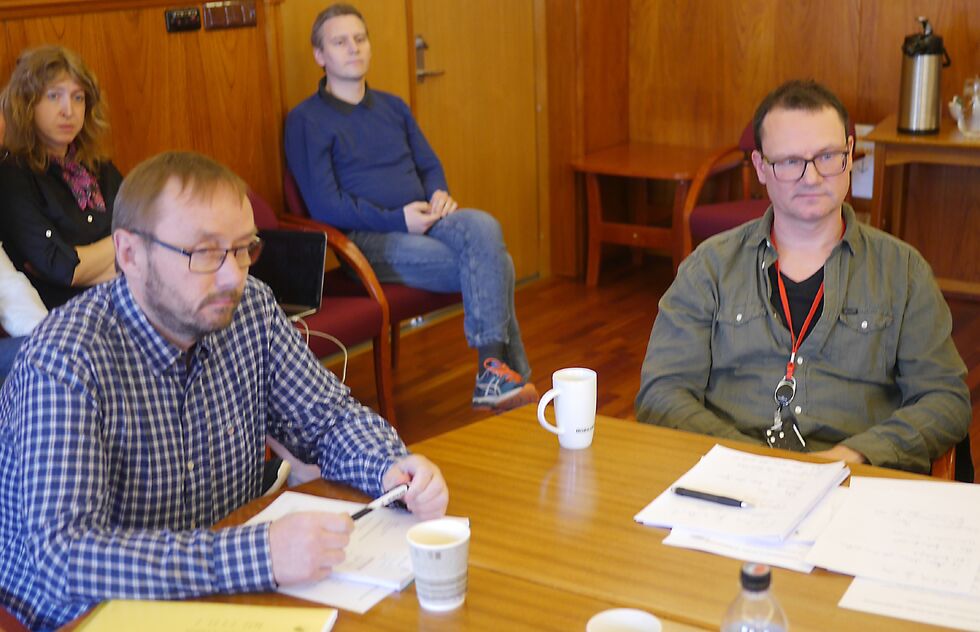 Nok en gang ble Jan Olsen (til høyre) alene i planutvalget i Nordkapp om å gå inn for regulering til offentlig formål på platået. Høyres Lars Helge Jensen mente at det nå var viktig å få en avgjørelse i saken, av hensyn til forutsigbarhet for næringslivet.
 Foto: Geir Johansen