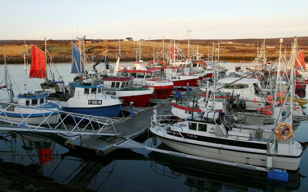 Nesseby kommune ønsker å få avklart hvilke sanksjoner de kan bruke når båter som ikke har liggeplass ved flytebrygga likevel legger seg der. Vi gjør oppmerksom på at båtene som er med på bildet ikke er tilknyttet selve saken.
FOTO: TORBJØRN ITTELIN