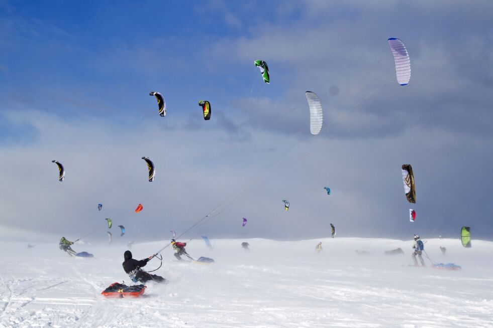 I år går VM i langdistanse kiting for fjerde gang på Varangerhalvøya. Her fra starten i Berlevåg i 2013.
 Foto: Liz Palm