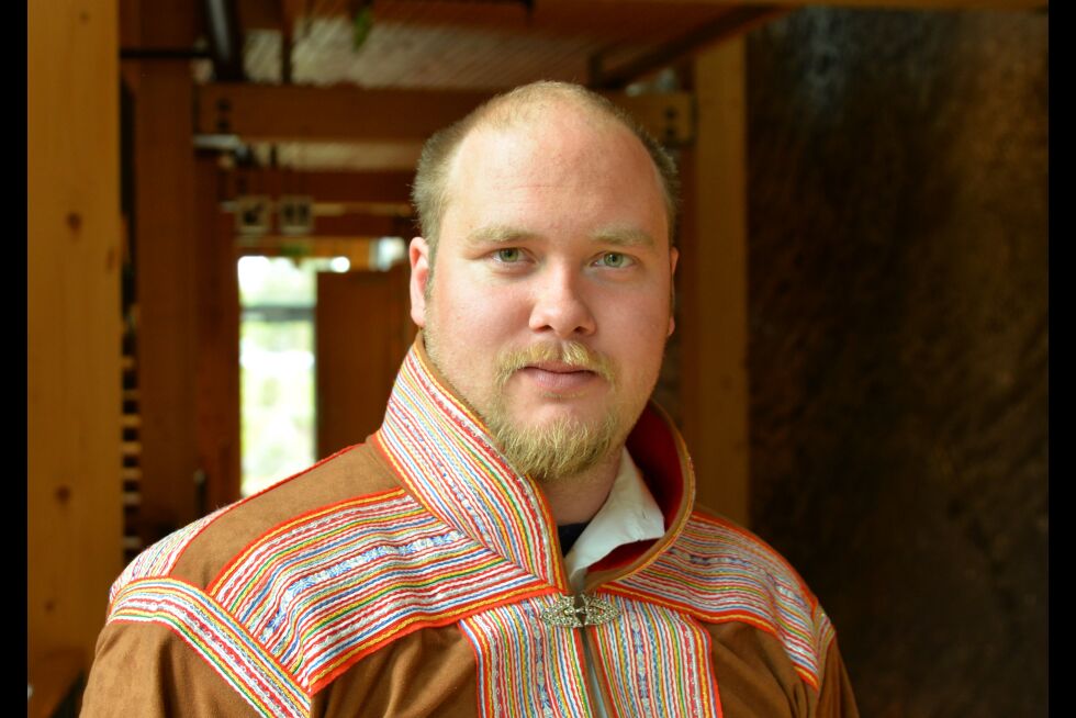 Rolf Anders Hansen Hætta (Árja) var innkalt som vara til Sametinget og holdt sitt første innlegg på sin egen bursdag om den tradisonelle vårjakta i Kautokeino.
 Foto: Steinar Solaas