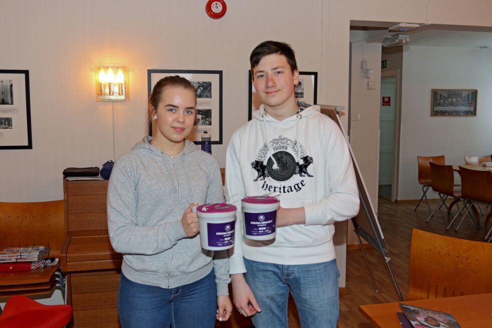 Konfirmantene Marianne Jakola og Daniel Kristiansen ser frem til å gå bøssebærere for Kirkens Nødhjelps Fasteaksjon.
 Foto: Silje L Kvammen