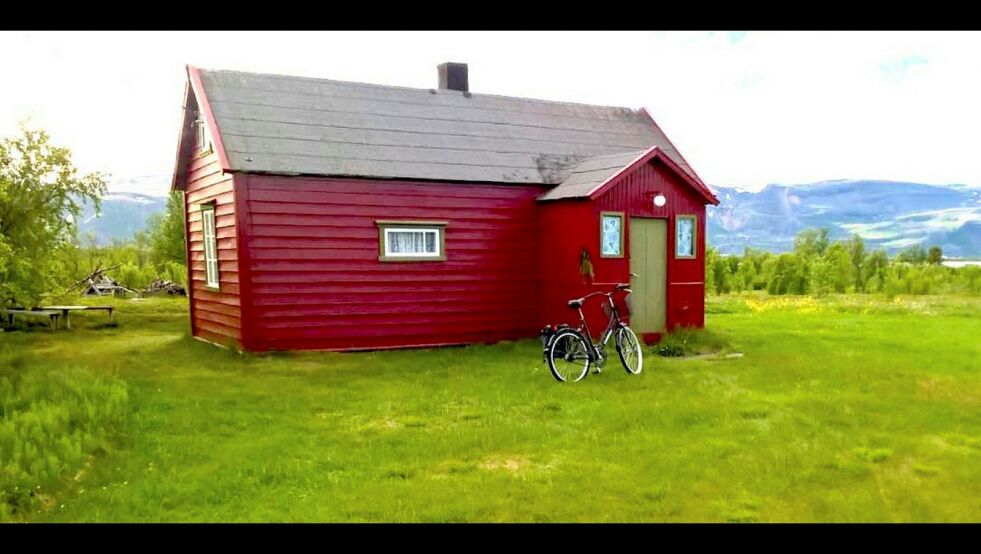 Dette er den gamle hytta til familien Drolshammer som de vil bevare. De ønsker å bygge en ny, moderne fritidsbolig ca 30 meter unna eksisterende bygg.
 Foto: Privat