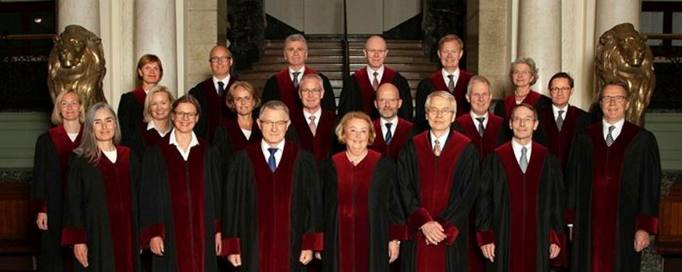 Høyesterett består av 20 dommere. Sjefen kalles høyesterettsjustitiarius, og det er Toril Marie Øie, i midten fremst. 11 av disse skal behandle Fosen-saken. Foto: Sturlason/Norges Høyesterett
 Foto: Norges høyesterett