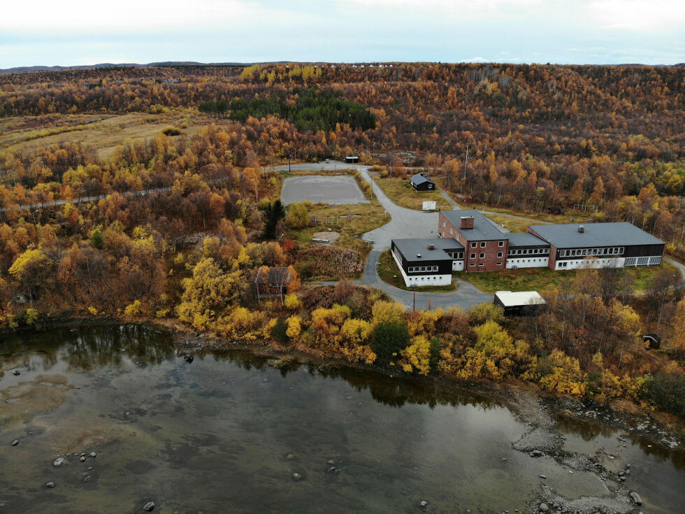 Fossheim skole med 40 mål tomt er solgt for rundt en kvart million kroner til et bergensfirma.
 Foto: Inge Arvola