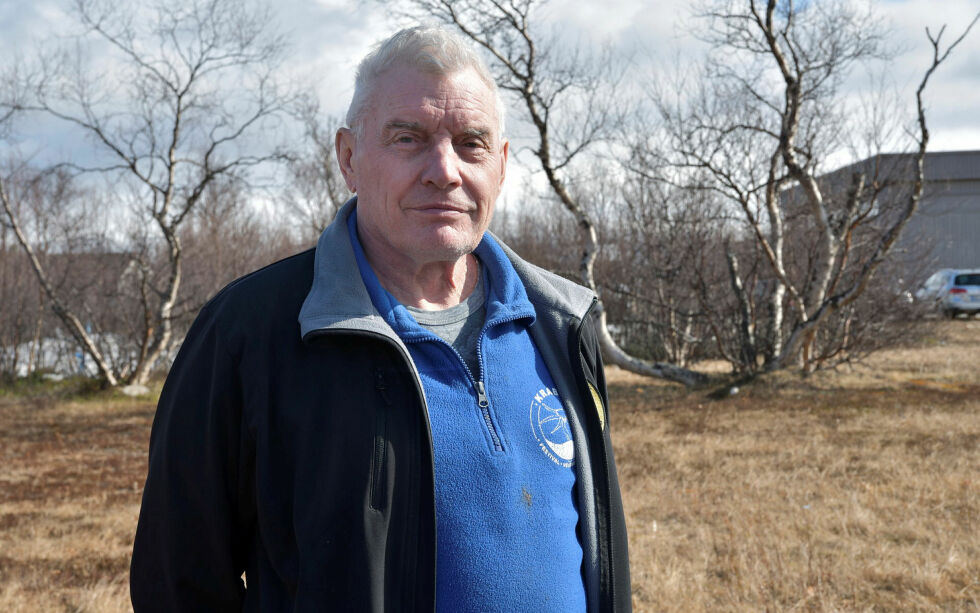 Ola van der Eynden forteller at Porsanger kommune har mange innbyggere som har vært i utenrikstjeneste, også i nyere tid. Selv representerer han Norges Veteranforbund for Internasjonale Operasjoner (NVIO), og fremhever hvor viktig det er å ha kontakt med medsoldater.
 Foto: Irene Andersen