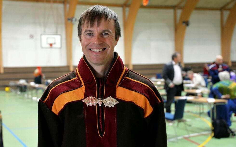 Jovna Vars Smuk loset prinsippsaken fram til Sametingets plenum. Foto: Steinar Solaas