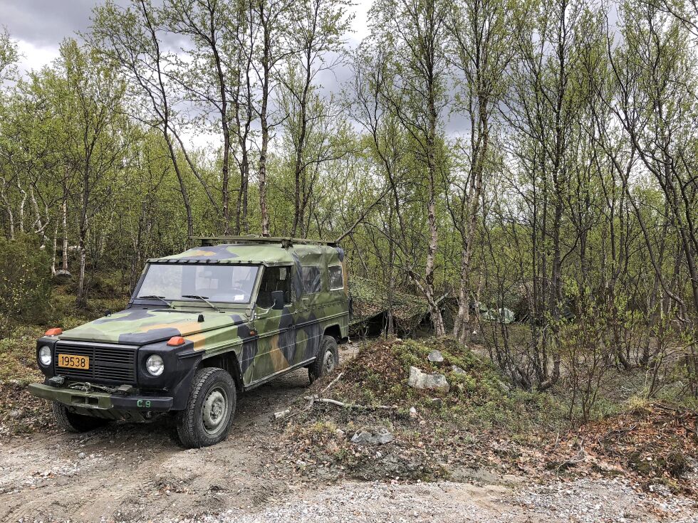 Militæret hadde slått leir ved &#268;orrojávre, kun få meter fra Ishavsveien, og med denne som base hadde de øvd og trent ei drøy uke sist søndag.
 Foto: Hallgeir Henriksen