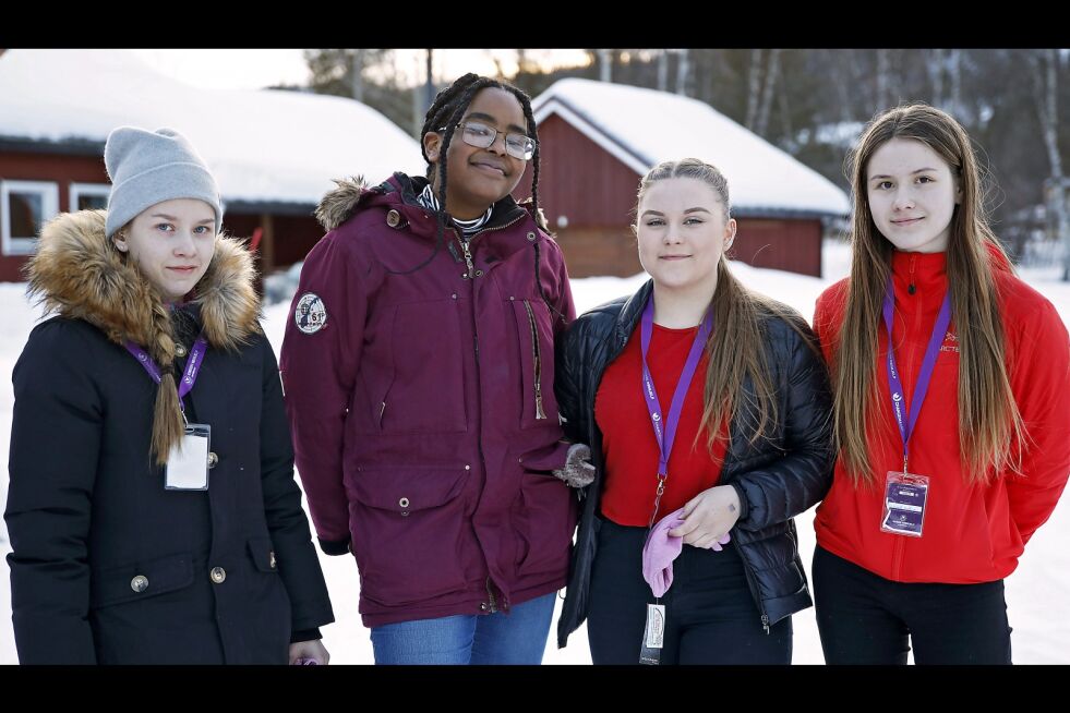 Máret Anneli Gaup Rikardsen, Aimee Njuguna, Stine Viktoria Thomassen og Elisabeth Guttorm var alle vinnere av gullbilletter, som gjorde at jentene fikk lue og refleks i premie.