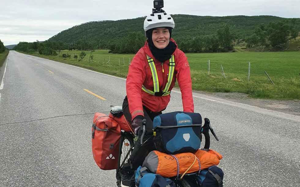 Ragnhild Sunde fra Trondheim la denne uken ut på en ni uker lang sykkeltur fra Kirkenes til Lindesnes, der hun også skal innom Nordkapp. – Jeg gleder meg til turen, den har vært planlagt i flere år, forteller hun.
 Foto: Tom Hardy