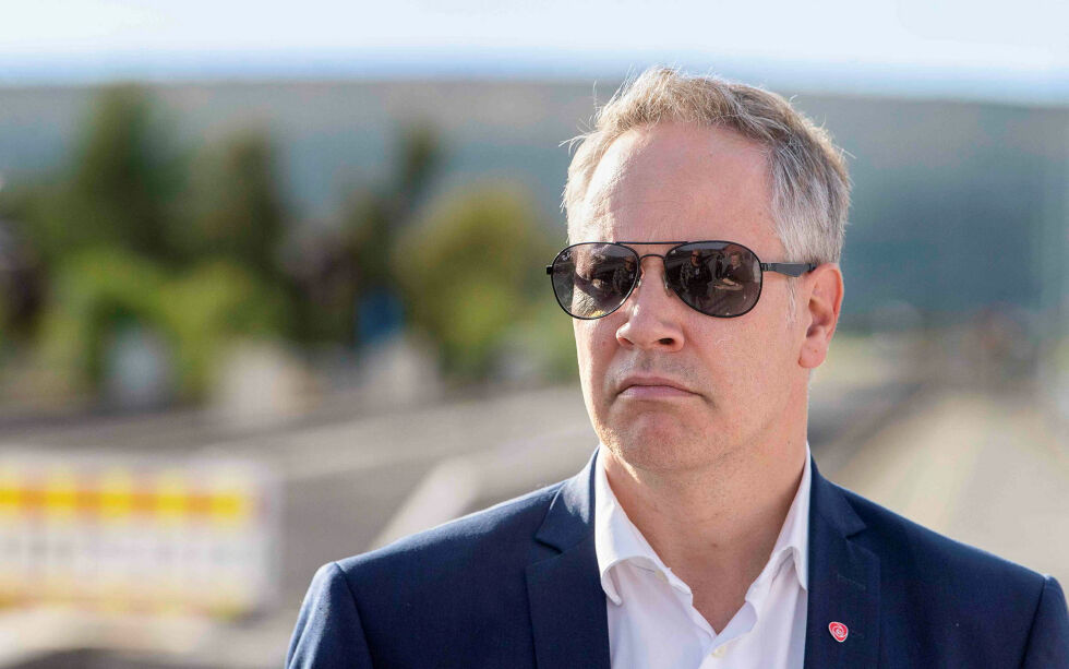 – Dagens vei har også stedvis dårlig standard. Nå legger regjeringen frem forslag til Stortinget om kostnadsramme for veiprosjektet. Dermed er vi ett stort skritt nærmere å få bygget ut denne viktige strekningen, sier samferdselsminister Jon-Ivar Nygård (Ap).
 Foto: Cecilie Bergan Stuedal