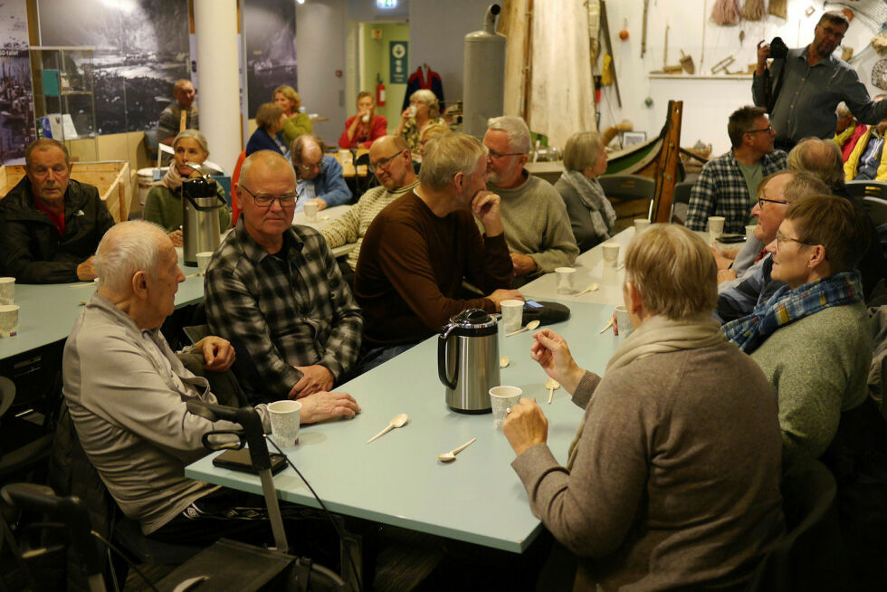 Mange møtte opp på Nordkappmuseet for å høre foredraget om Kjell Sandvik.
 Foto: Geir Johansen