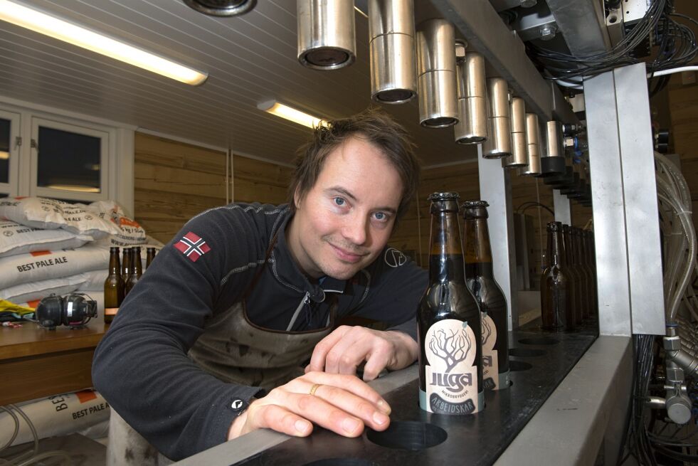 Det har vært en lang vei fra idéstadiet til torsdagens første tapping for Alf Emil Paulsen og Juga mikrobryggeri.
 Foto: Marius Thorsen
