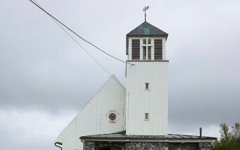 Nesten fullsatt Kokelv kirke