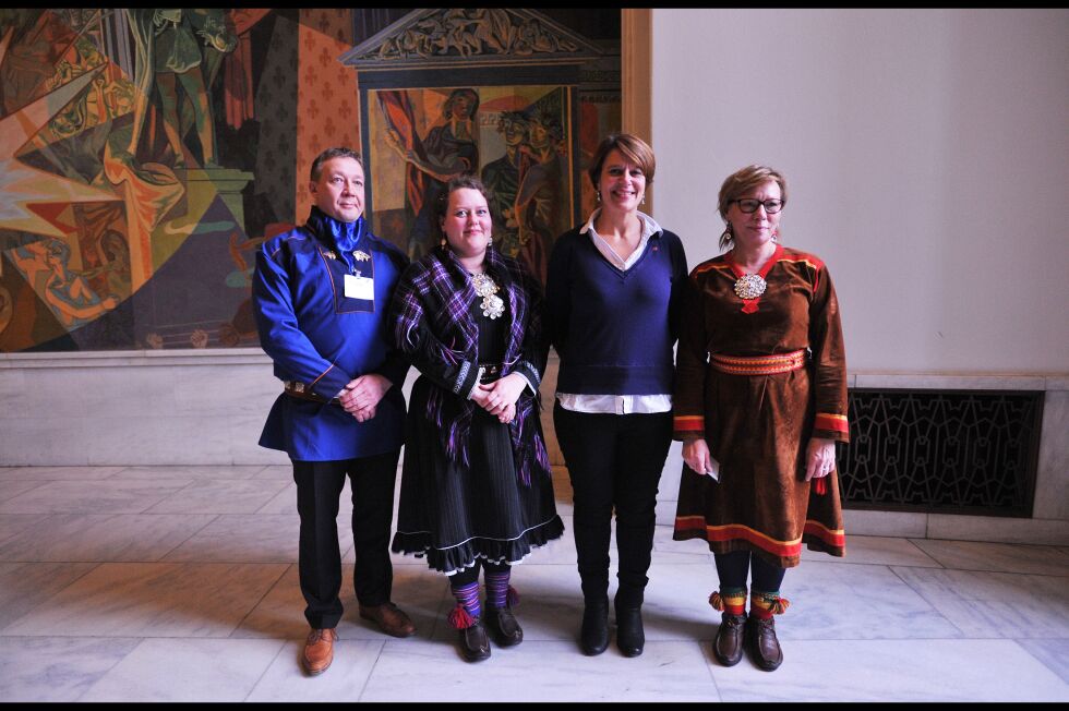 Tor Gunnar Nystad, Silje Karine Muotka, Tone Tellevik Dahl og Ann-Mari Thomassen møttes i november i fjor. Da var det behov for å rydde unna enkeltsaker før en avtale kunne underskrives med Oslo kommune. Nå har partene blitt enige om alle punktene i en samarbeidsavtale.
 Foto: Erik Brenli
