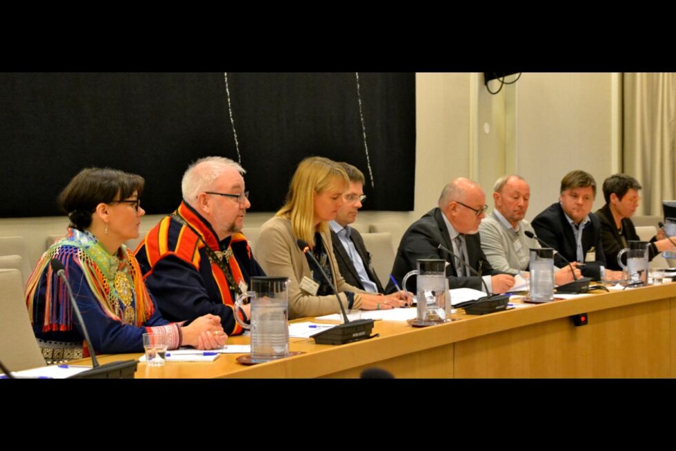 Redaktørene Kari Lisbeth Hermansen og Geir Wulff møtte, sammen med representanter for presse-Norge, familie- og kulturkomiteen på høring mandag.
 Foto: Geir K. Hus, LLA