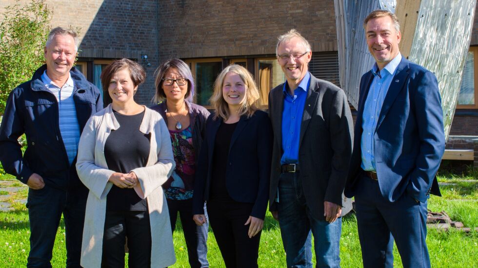 Fra venstre stortingspolitikerne Kåre Simensen (Ap) og Helga Pedersen (Ap), regiondirektør i NHO Finnmark Målfrid Baik, stortingsrepresentant Kirsti Bergstø (SV), hovedutvalgsleder
 Foto: Maria Borch Mietinen / FFK