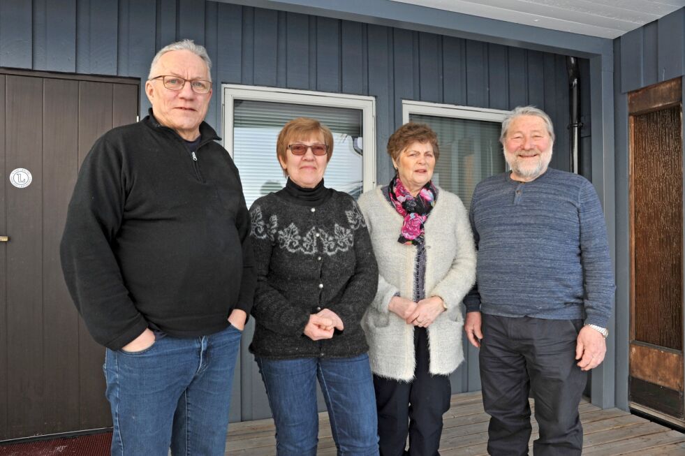 Arne Josvald Sabbasen (sekretær), Hjørdis Pedersen (leder), Anne Lise Akerhei (styremedlem) og Ole Einar Olsen (styremedlem) oppfordrer flere til å bli med i arbeidet i Tana historielag.
 Foto: Erik Brenli