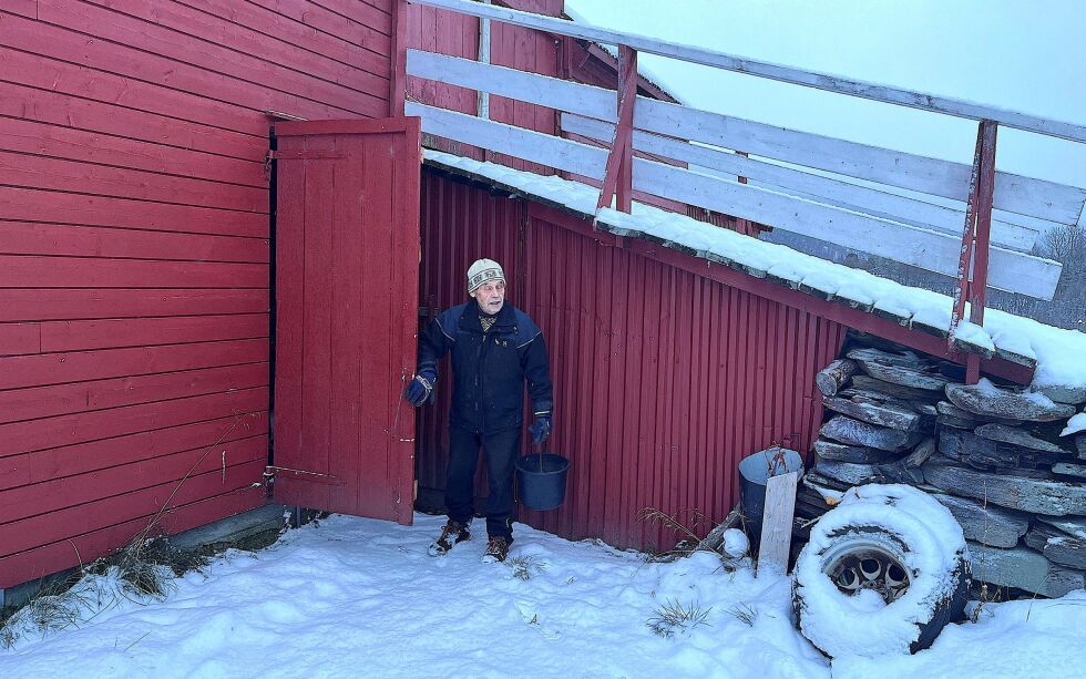 Tor Nilsen forteller om livet i Kjerringdalen.
 Foto: Elin M. Wersland