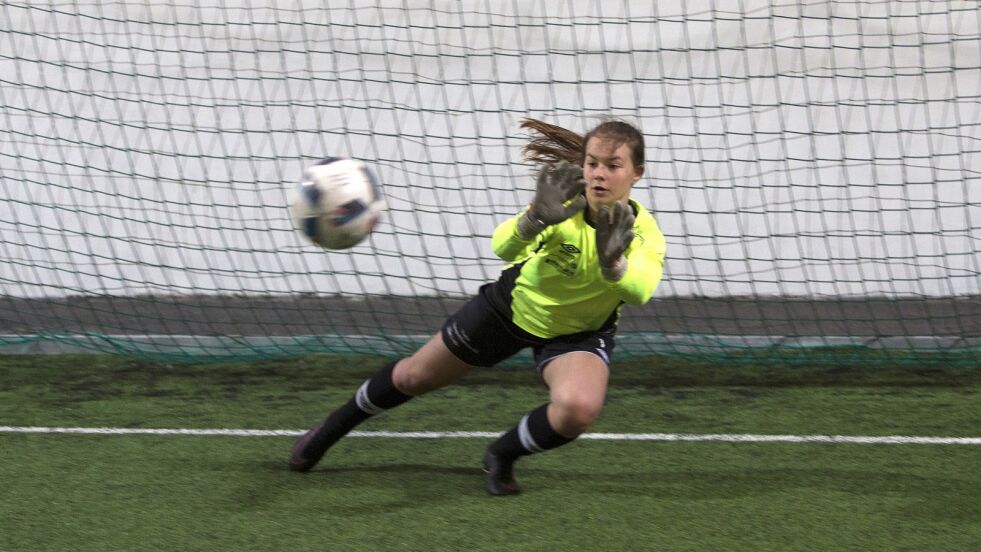 Keeper i Polarstjernen, Aili Johansen, er blant de unge fotballjentene og -guttene i Finnmark som får Ullevaal-tur i neste måned.
 Foto: Stian F. Didriksen