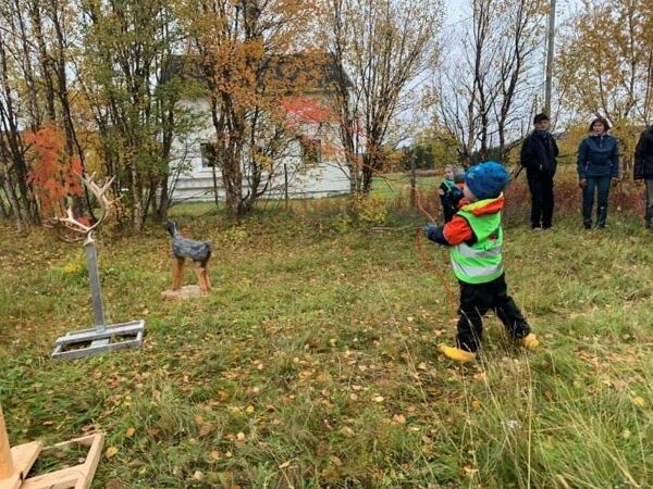 Både den lille reinkalven og stjernene ble joiket