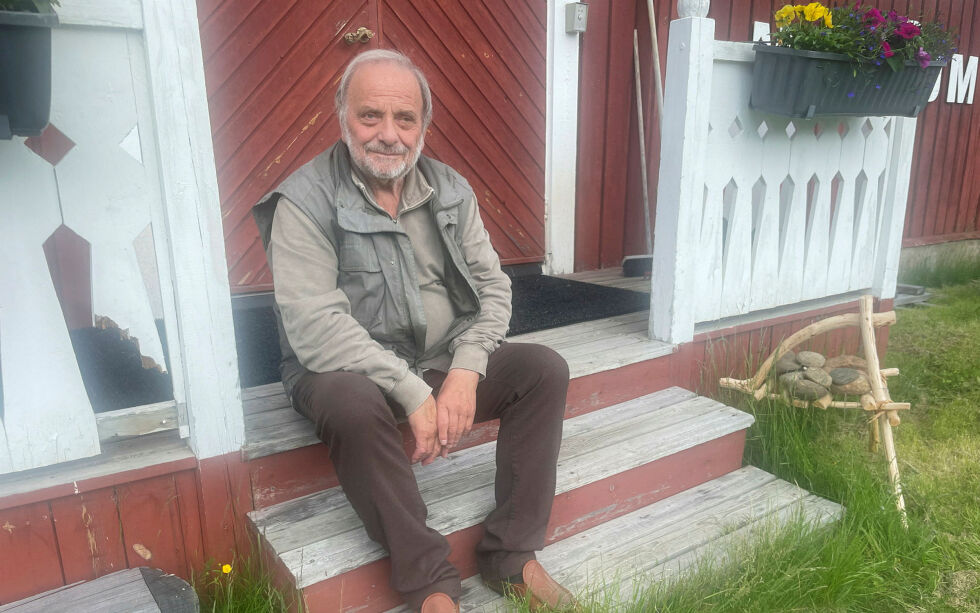 Historiker Aage Solbakk forklarer hvordan fornorskningen hardnet til i 1898.
 Foto: Birgitte Wisur Olsen
