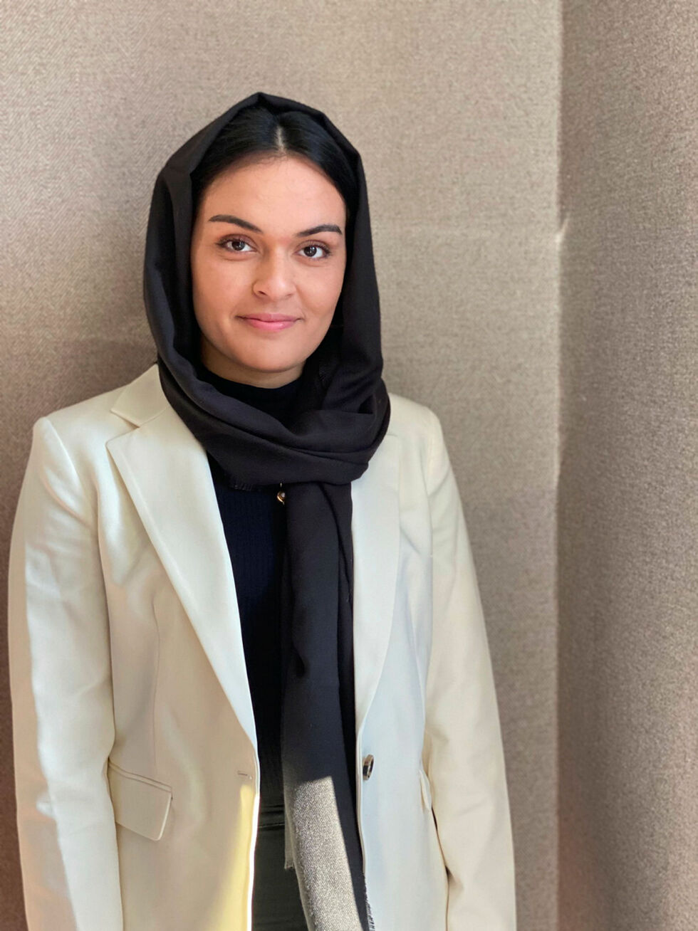 Nilofar trives godt med å justere juss i Tromsø, og synes det blir mer og mer spennende for hvert år. Målet hennes er å få advokatbevillingen innen de to første årene etter endt studie.
Foto: privat