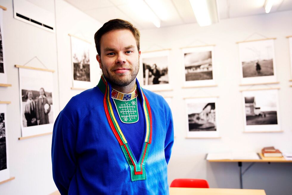 Sametingsråd Mikkel Eskil Mikkelsen oppfordrer alle til å ta bruk samisk språk, og til å gjøre det synlig. Foto: June Helén Bjørnback
 Foto: June Helén Bjørnback