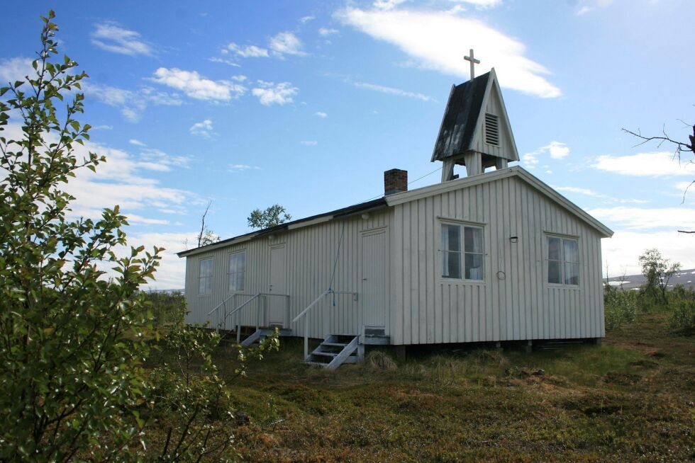 Børselvfjellet kapell ligger vakkert til ved fylkesvei 98.
 Foto: Anthon Sivertsen