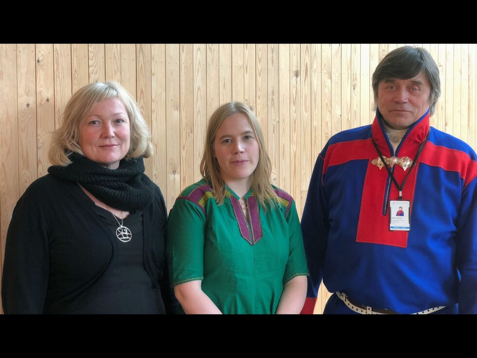 Cecilie Hansen (Sp), Márjá-Liisa Partapuoli (NSR/Sáb) og Anders J. Somby jr (JSL).
 Foto: Pressebilde