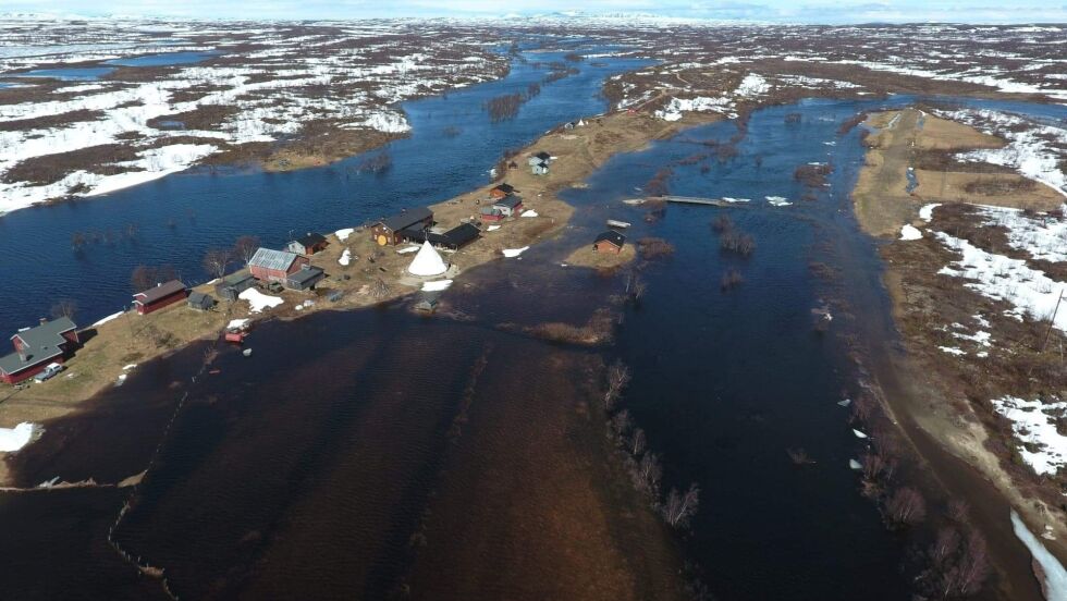 Per Edvard Johnsen har ikke opplevd maken til flom ved Nedre Mollišjok. Det er Iešjohka og vesle Čorotjohka som har vokst seg digre.
 Foto: Per Edvard Johnsen