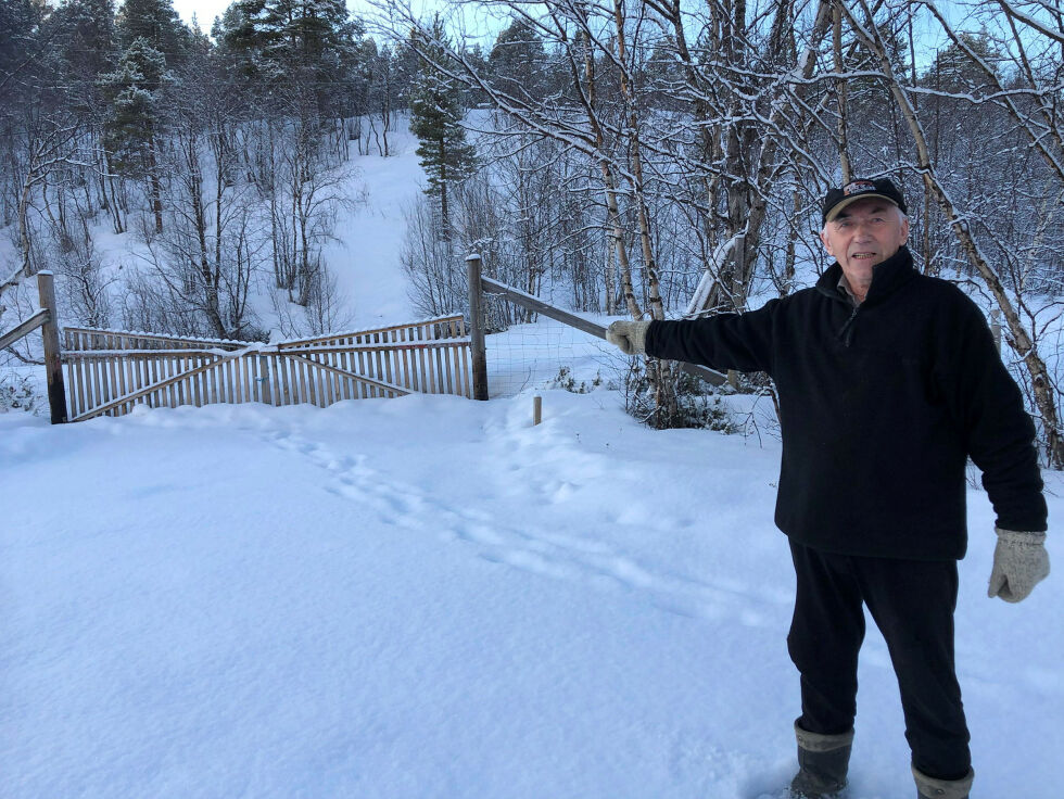 Her er innkjørselen som veivesenet lagde da de flyttet den opprinnelige. Kommunen krever at den fjernes.
 Foto: Stein Torger Svala