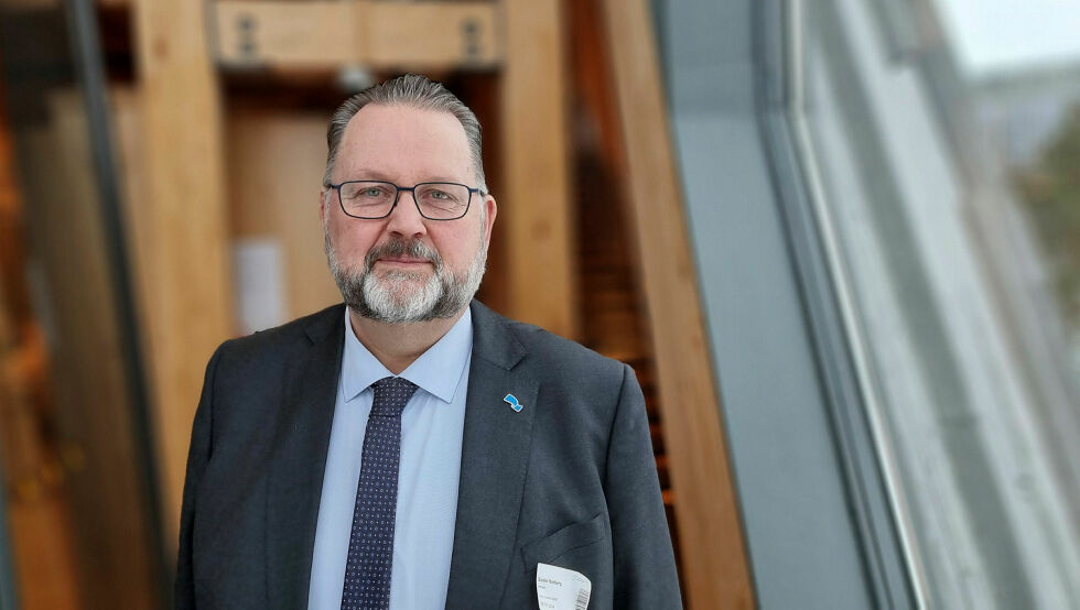 Stortingsrepresentant for Høyre, Svein Harberg, skal lose Sannhets- og forsoningsrapporten gjennom Stortinget og frem til vedtak. I mars besøkte han Sametinget under plenums behandling av saken.
 Foto: Steinar Solaas