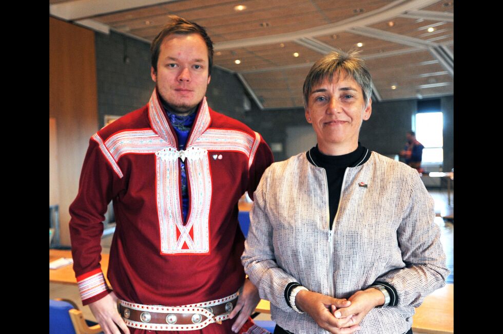 Ordfører Johan Vasara hadde invitert NAV-direktør Nina Haugen til Kautokeino for å snakke om hva NAV kan bidra med om ledigheten innenfor reindriftsnæringen øker som følge av kutt i reintall.
 Foto: Erik Brenli