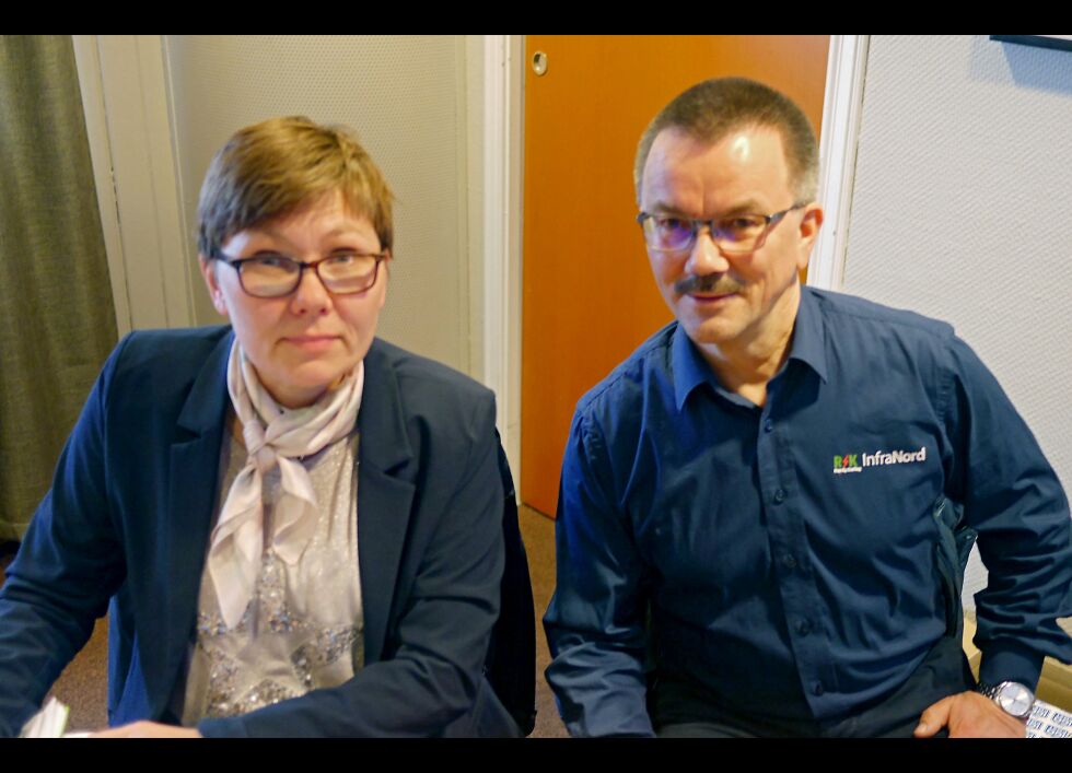 Administrasjonssjef Eli Nilsen og elverkssjef Oddbjørn Samuelsen sa seg godt fornøyd med oppmøtet. – Vi håper at stadig flere vil engasjere seg i vårt samvirke sin virksomhet, sier Samuelsen
 Foto: Geir Johansen