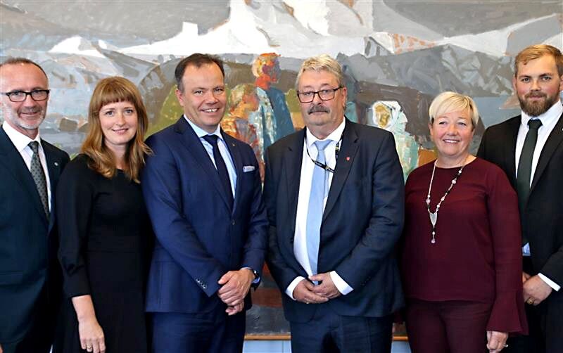 Fra venstre Svein Eggesvik (nestleder og fylkesråd for økonomi), Ingelin Noresjø (fylkesråd for næring), Tomas Norvoll (fylkesrådsleder). Knut Petter Torgersen (konstituert fylkesråd for utdanning i Hild-Marit Olsen sykefravær), Kirsti Saxi (fylkesråd for kultur, miljø og folkehelse) og Bent-Joacim Bentzen (fylkesråd for samferdsel).
 Foto: Susanne forsland/Nordland fylkeskommune