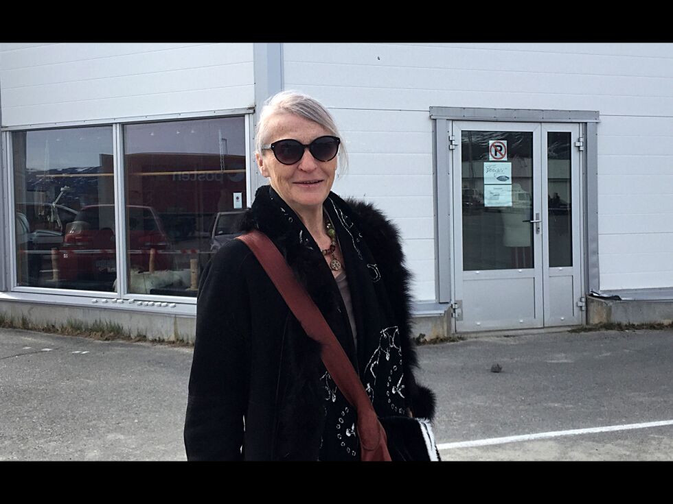 Anne Fenger Lynge, som driver Anne Fenger design på Kvadraten kjøpesenter, slapp med skrekken og reddet ut selskinnsprodukter til over 400.000 kroner.
 Foto: Bjørn Arne Johansen