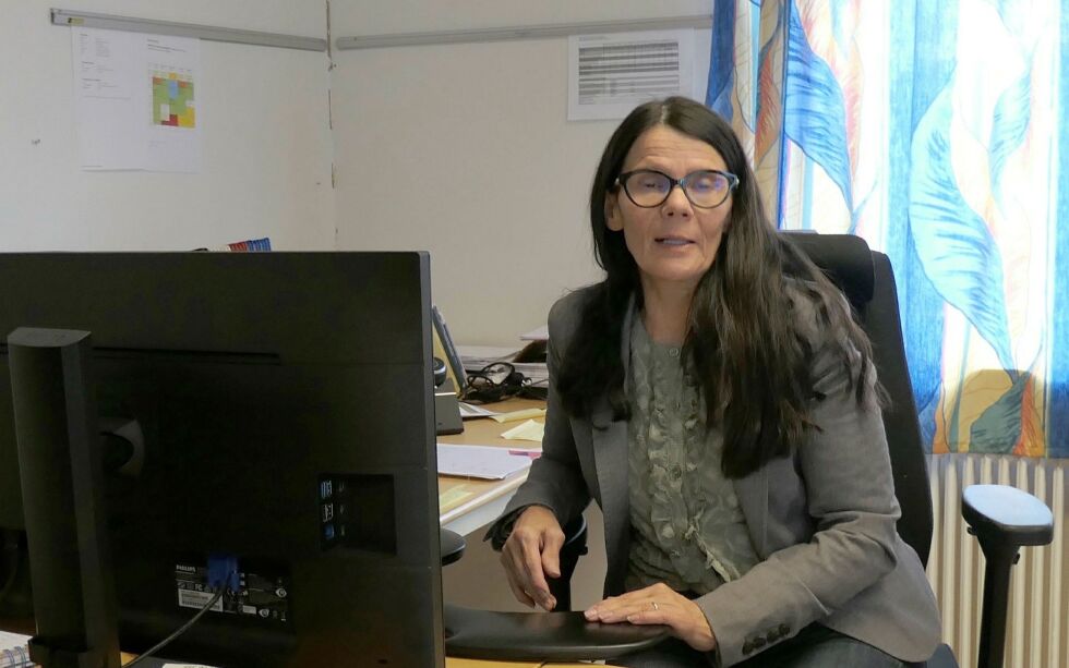 Rektor Sissel Gaup ved Karasjok skole kan stå ovenfor store utfordringer dersom hun må kutte skolebudsjettet med fem millioner kroner neste år.
 Foto: Stein T Svala