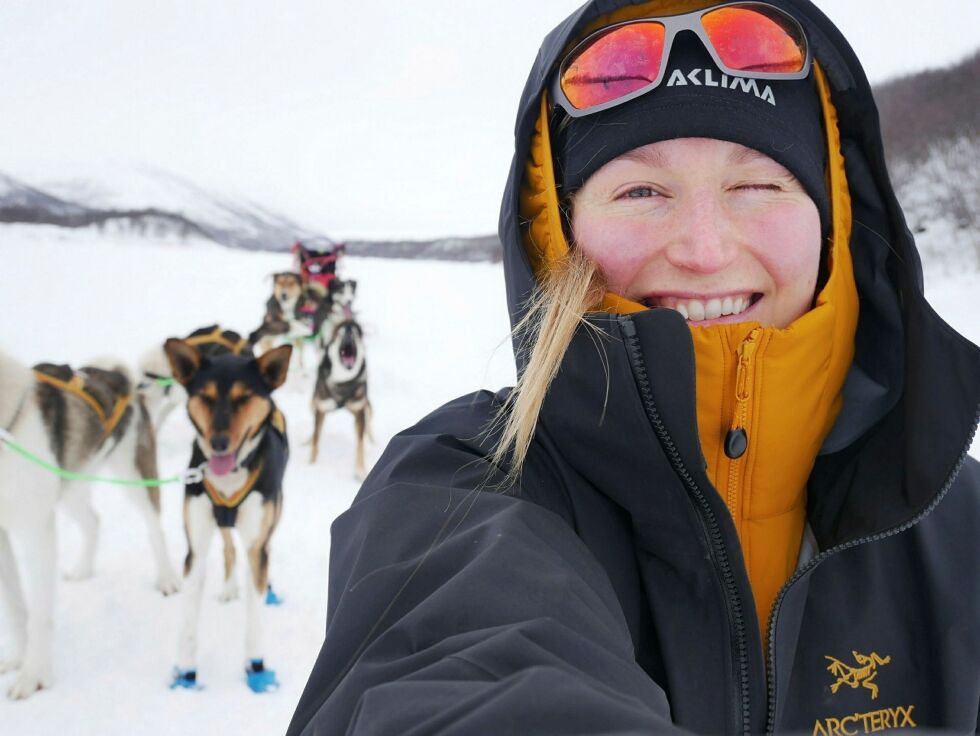 Trine Soleng Nedregård på sin ferd nedover Tanaelva med hundene. Hun startet med hundene på en eventyrlig finnmarksreise den 16. mars.  Alle foto: Privat