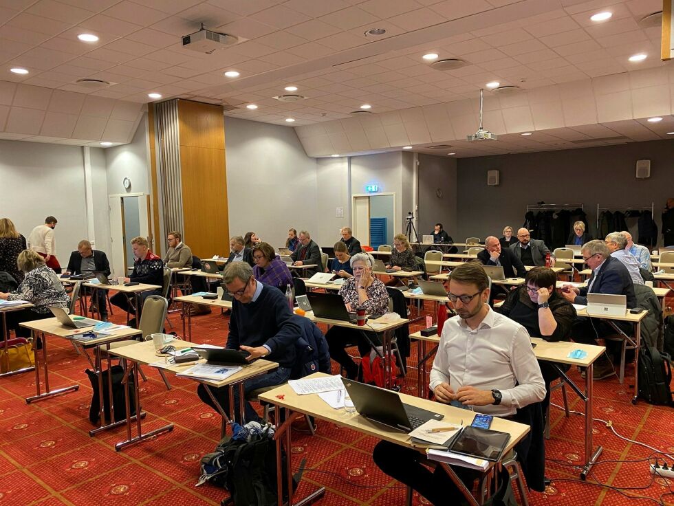Ord­før­er­en tel­te 13–13 i kom­mu­ne­sty­ret, og da ble hen­nes dobbeltstemme tunga på vekt­skå­la. Imid­ler­tid var det 14–12 for for­slag­et, noe som ikke kom frem før Mor­ten­sen post­la det­te på Face­book.
 Foto: Hallgeir Henriksen