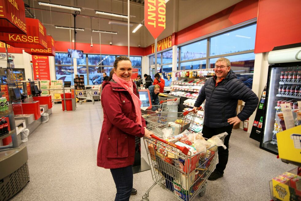 Gunn Inger Svane var en av de som ikke klarte å la være å hamstre matvarer torsdag ettermiddag. Hun følte det var nødvendig for å slippe å sitte hjemme og føle på panikken over å skulle bli tom for mat. FOTO: SILJE L. KVAMMEN