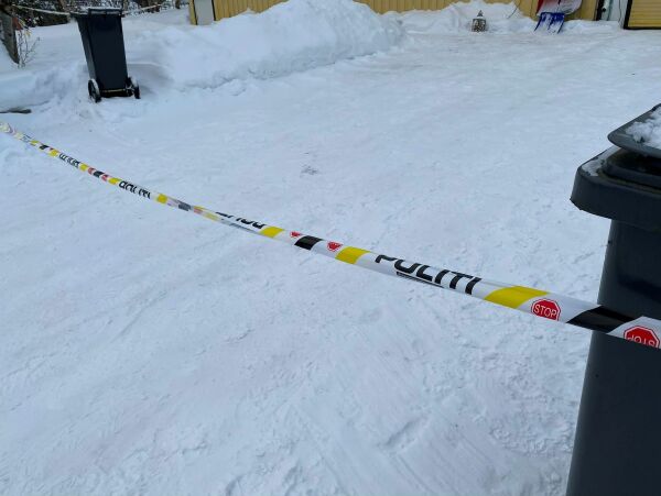 Kvinne og mann i 80-årene knivstukket