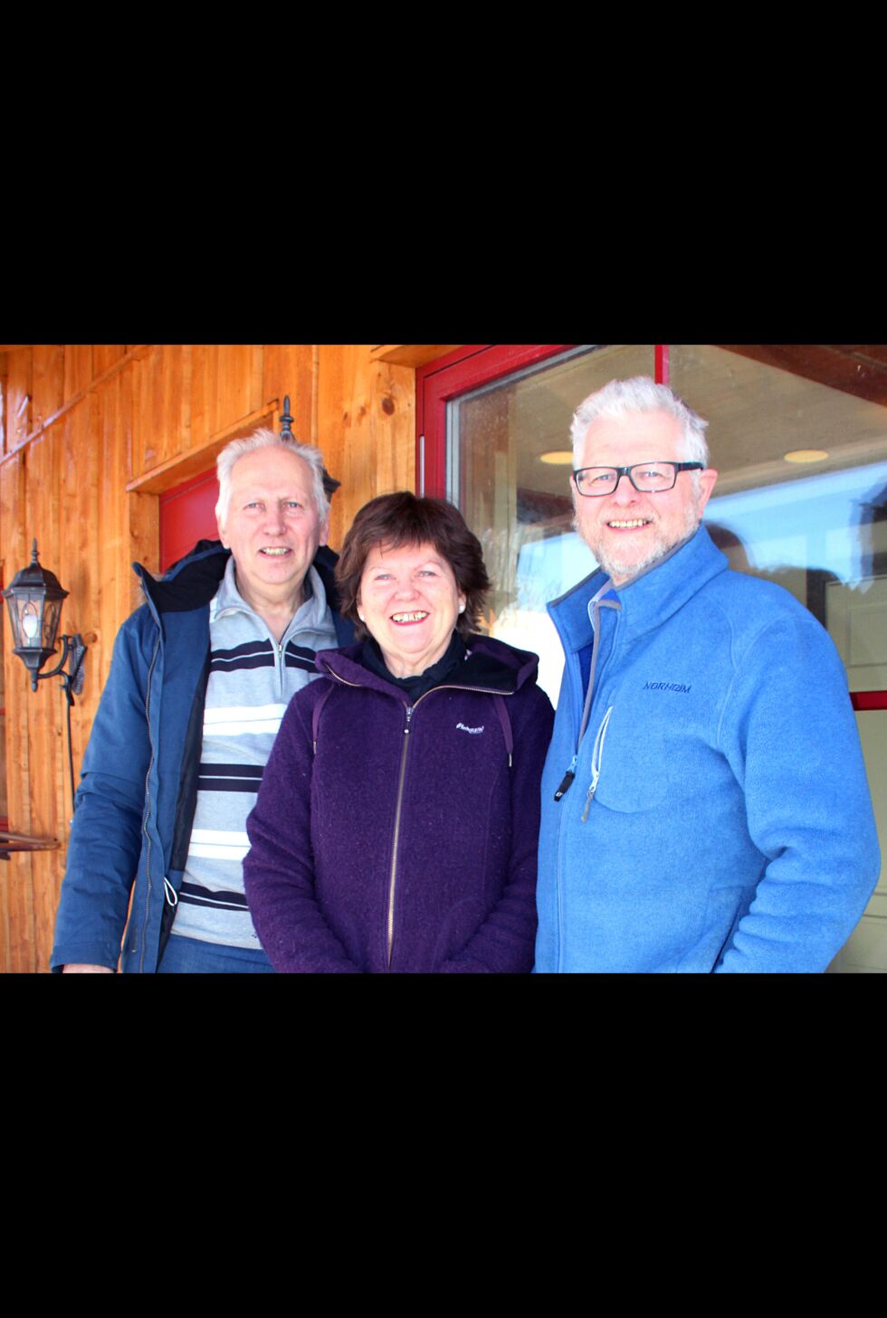 Det ser ut for at søsknene Egil Nilssen (fra venstre), Mari-Ann Nilssen og Arild Wiltmann Kero endelig kan sette sluttstrek for hyttesaken i Rásjokdalen.
 Foto: Torbjørn Ittelin