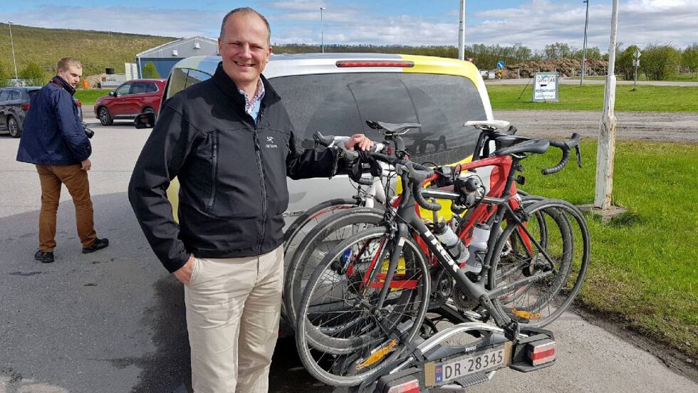 – Fredag syklet vi i Pasvik, i dag skal vi sykle over Ifjordfjellet, røpet samferdselminister Ketil Solvik-Olsen da han besøkte Tana på sin arbeidsreise sist uke.
 Foto: Tom Hardy
